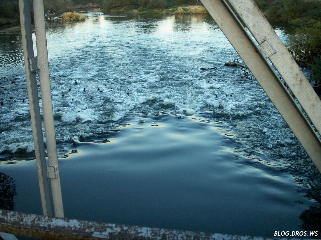 Искусственные пороги реки Протвы. Образованы остатками плотины