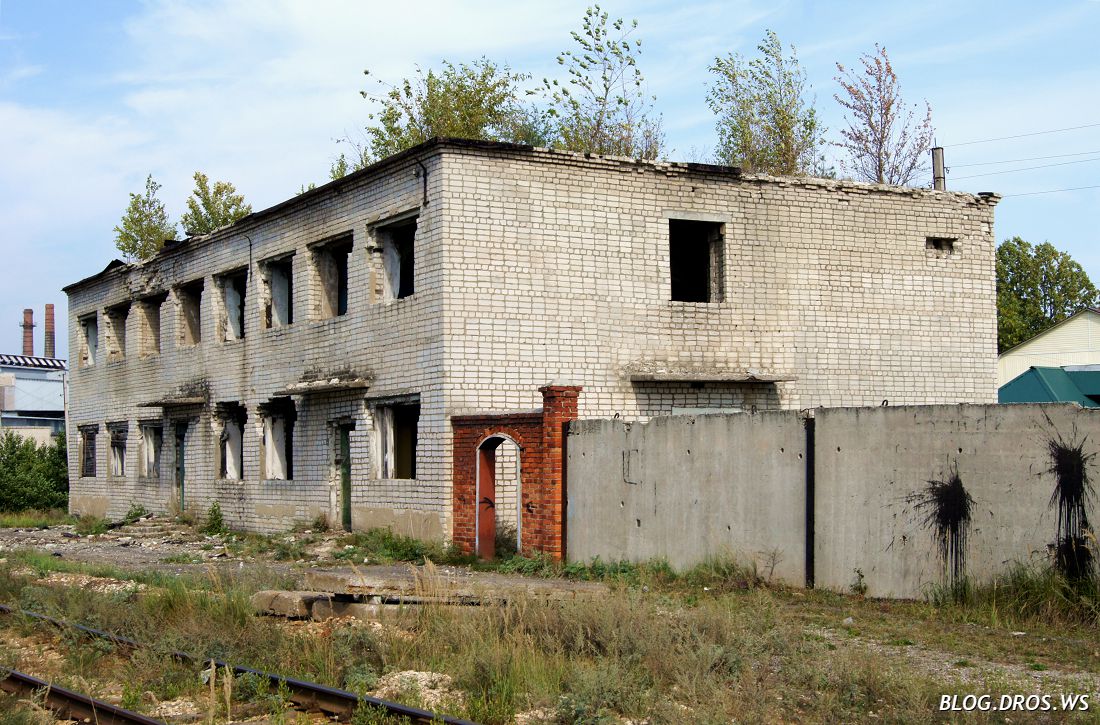 Здание станции перед заводом